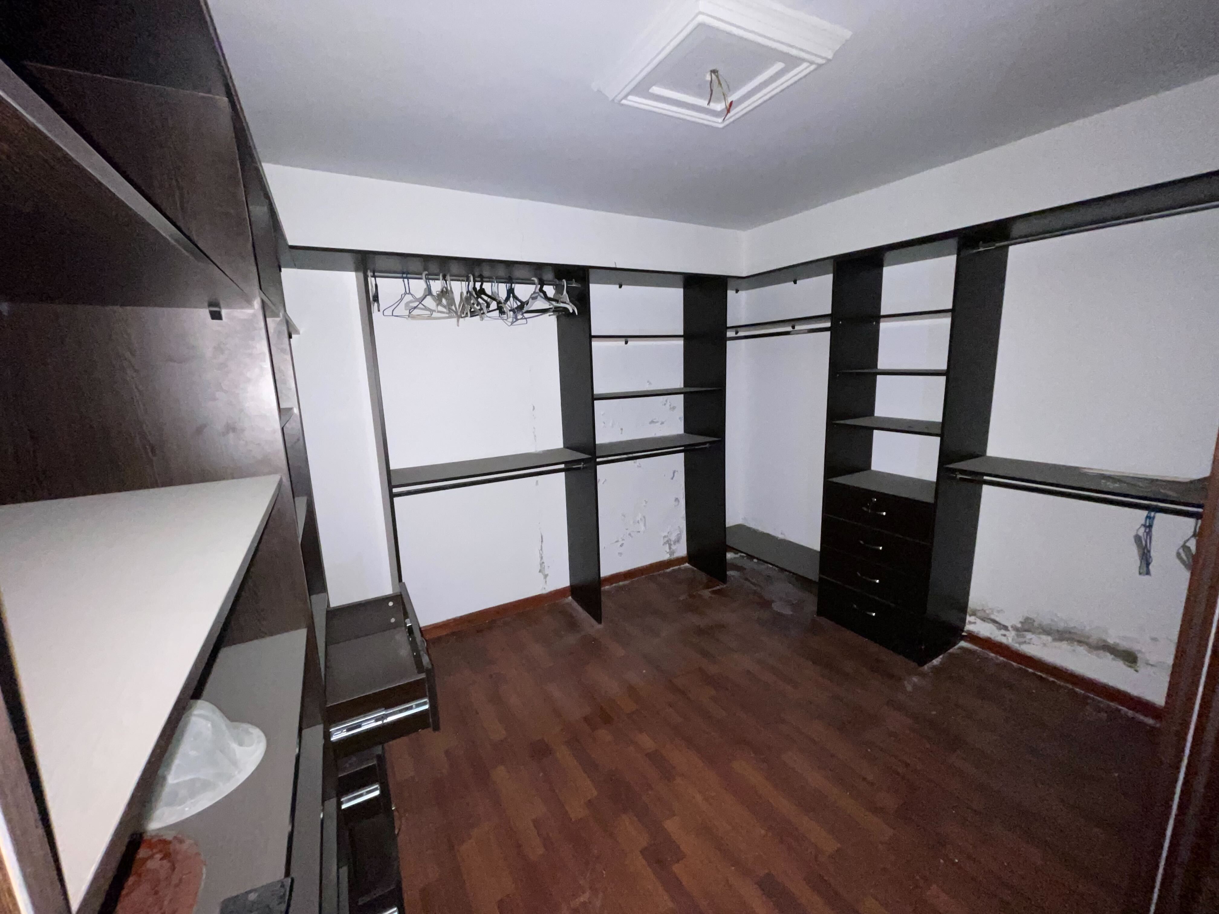 Luxurious 6-Bedroom Duplex in Khalda