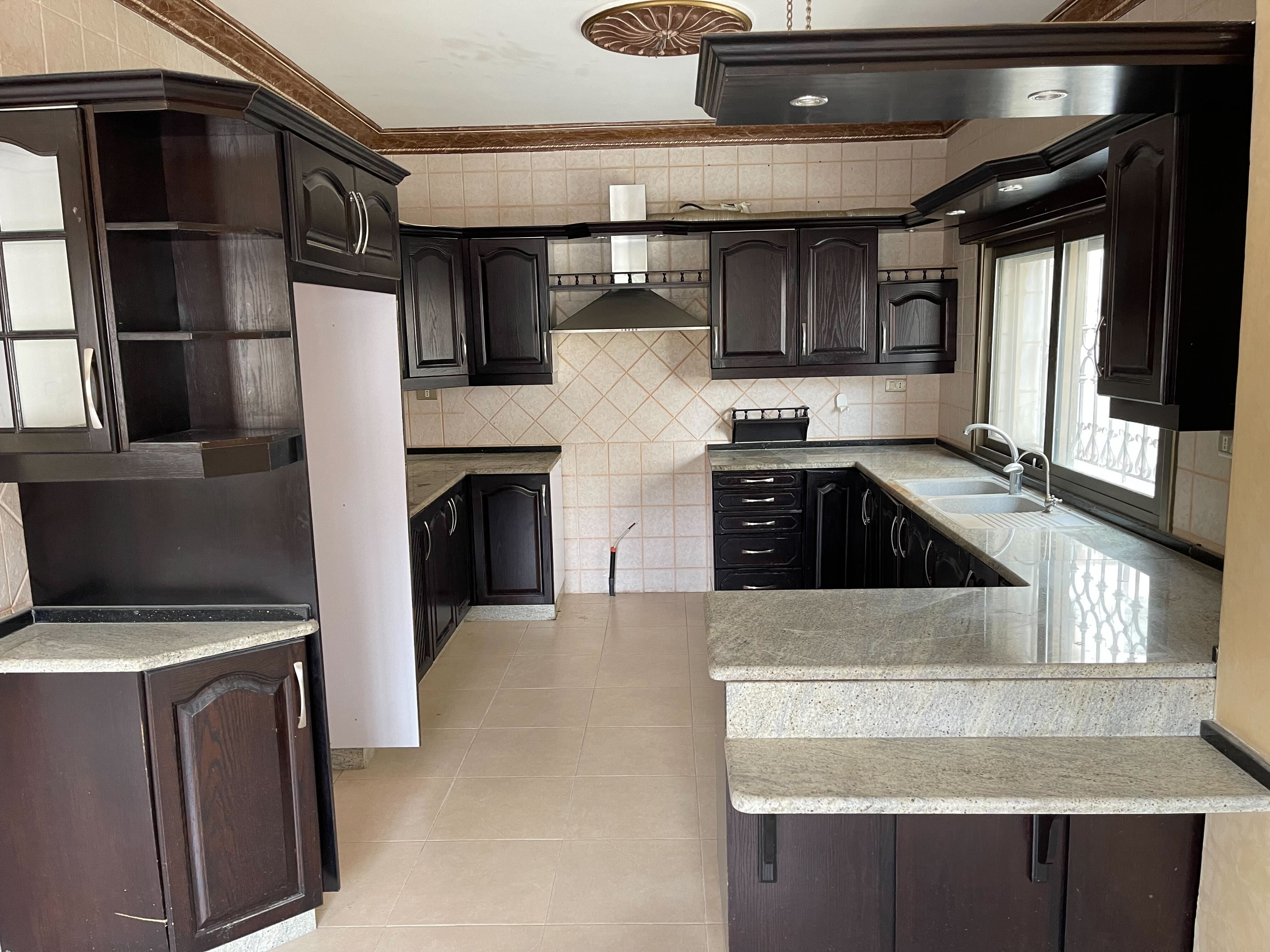 Luxurious 6-Bedroom Duplex in Khalda
