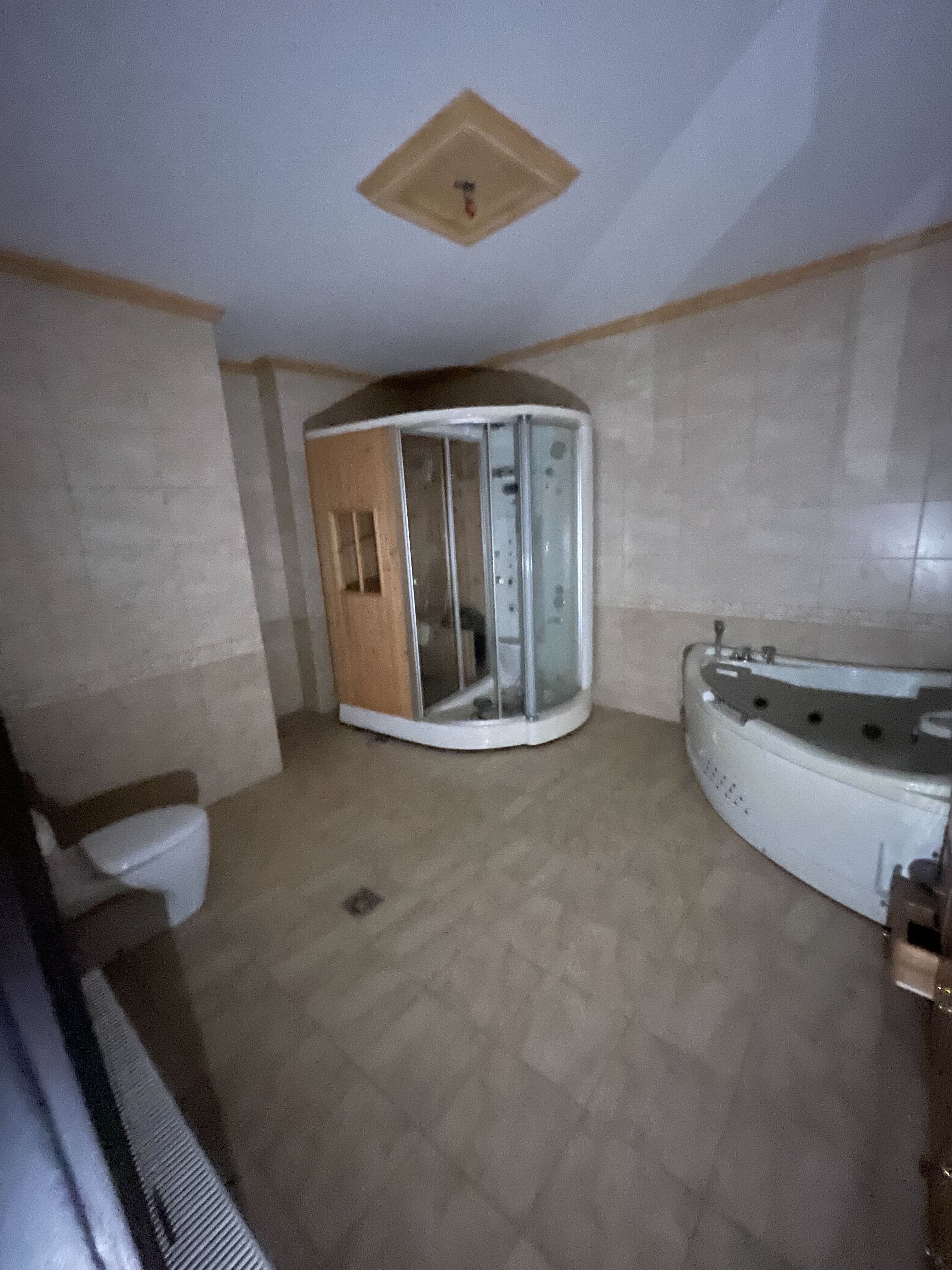 Luxurious 6-Bedroom Duplex in Khalda
