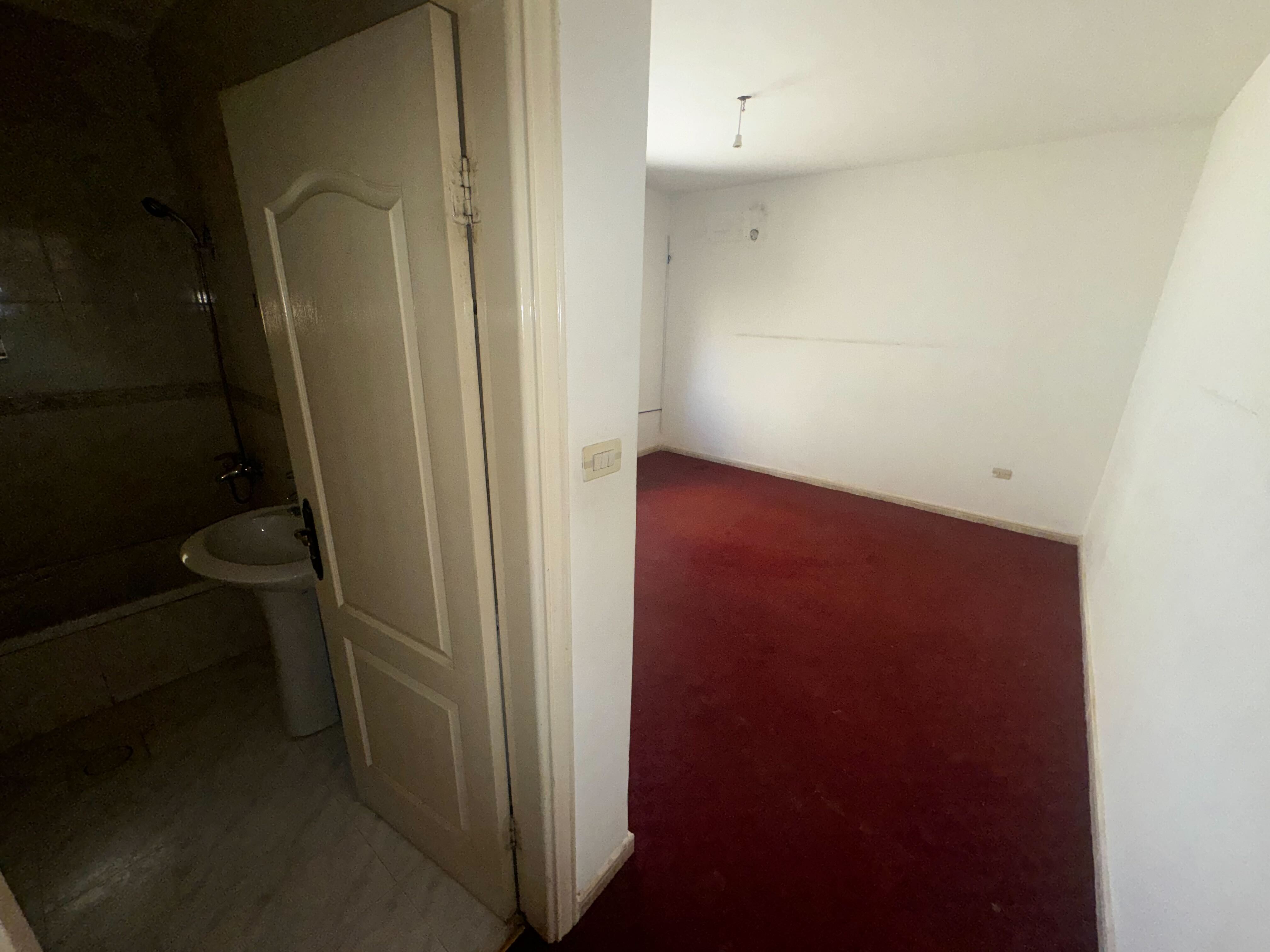 Spacious 4-Bedroom Apartment at a Preferential Price in Tlaa Al Ali