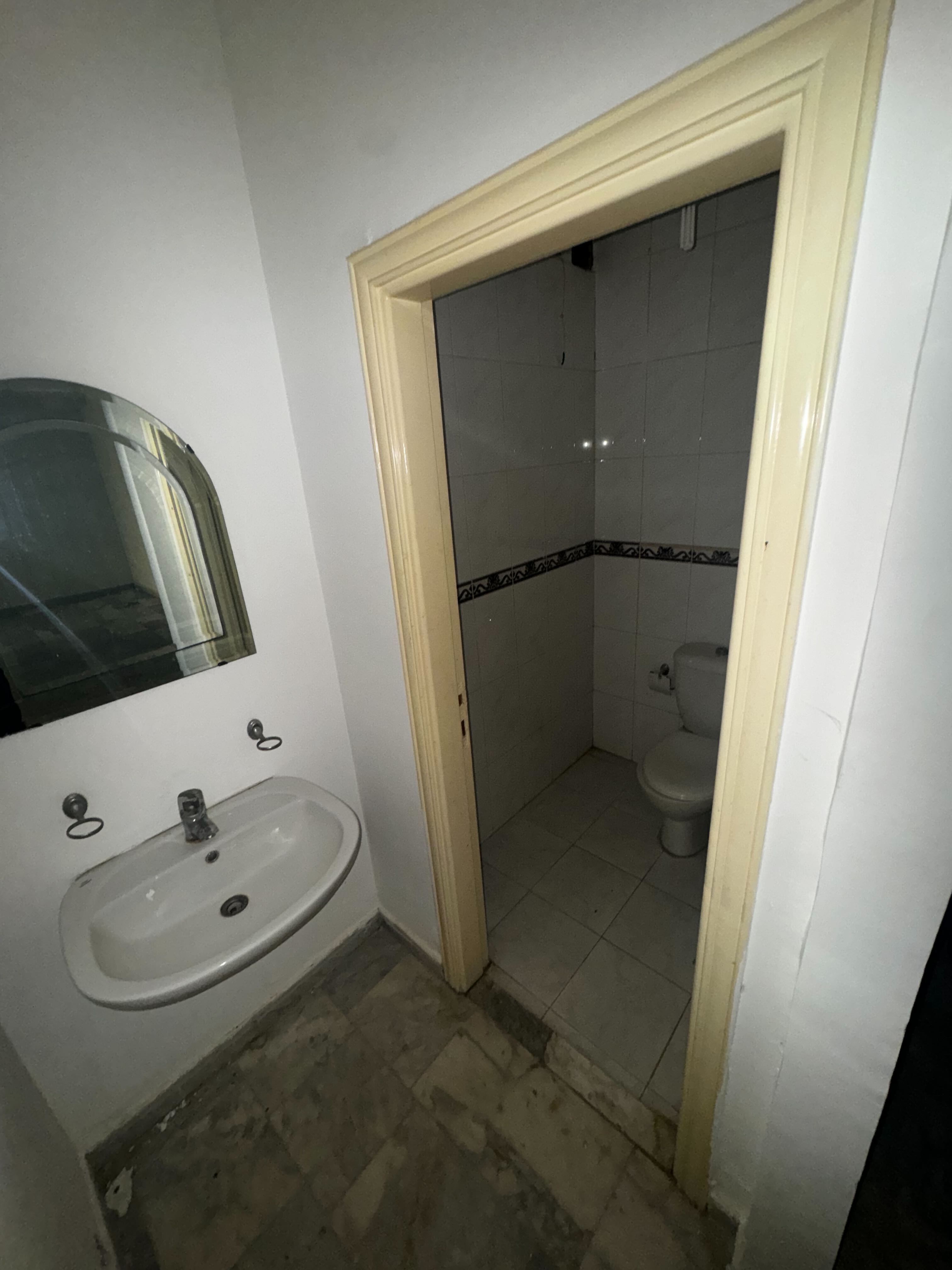 Spacious Basement Apartment in the Heart of Tlaa Al Ali